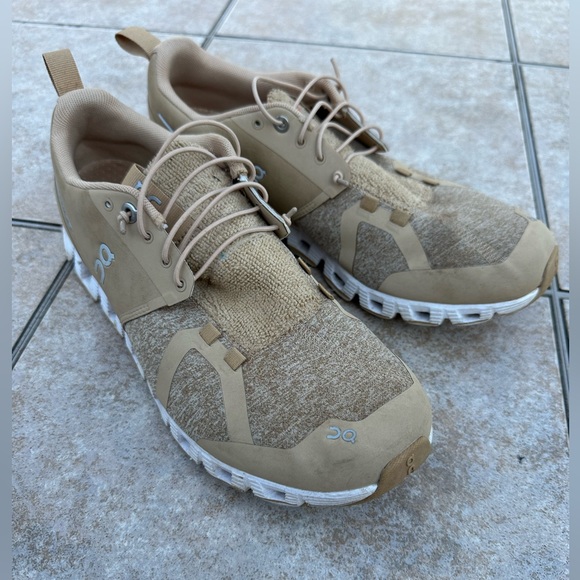 On running Cloud shoes - Picture 10 of 15